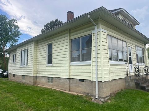 Tiny photo for 409 E Everett Street, Marion, IL 62959 (MLS # 12622146)