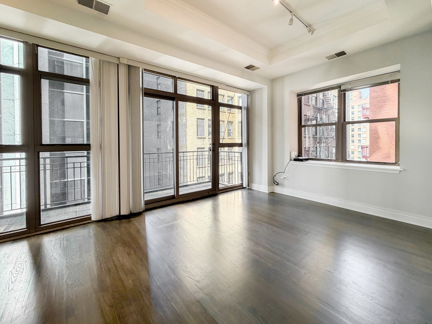 212 W Washington Street 1513