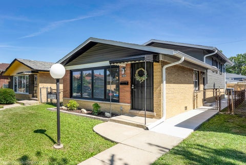 Photo of 11839 S Laflin Street, Chicago, IL 60643 (MLS # 12752998)