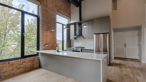 729 N Sangamon Street 401