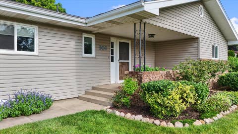 Tiny photo for 101 Lakeview Drive, Gibson City, IL 60936 (MLS # 12690707)