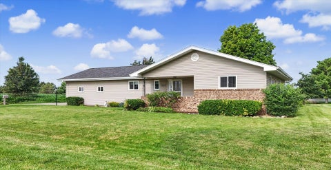 Tiny photo for 101 Lakeview Drive, Gibson City, IL 60936 (MLS # 12690707)