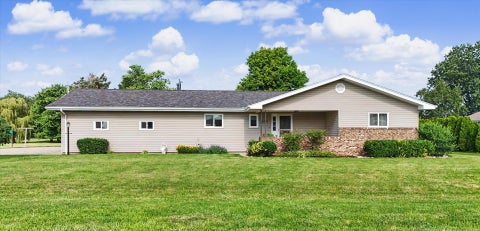 Tiny photo for 101 Lakeview Drive, Gibson City, IL 60936 (MLS # 12690707)