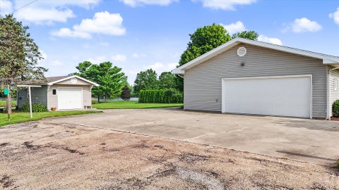 Tiny photo for 101 Lakeview Drive, Gibson City, IL 60936 (MLS # 12690707)