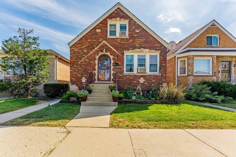 Photo of 4019 W 57th Street, Chicago, IL 60629 (MLS # 12777682)
