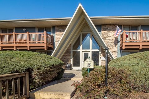 Photo of 300 Opatrny Drive #126B, Fox River Grove, IL 60021 (MLS # 12501171)