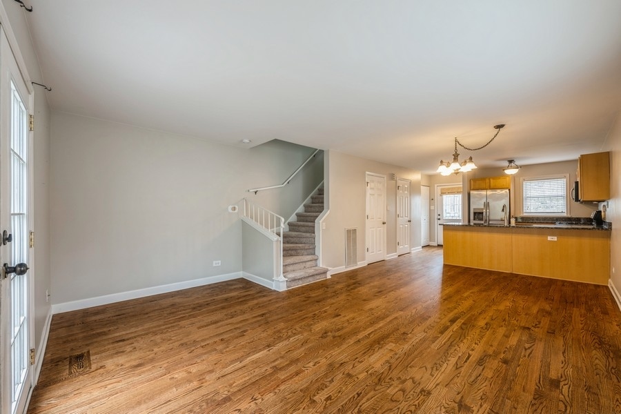 525 W Washington Avenue 14