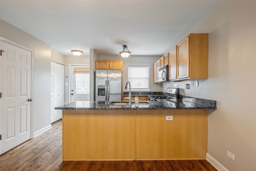 525 W Washington Avenue 14
