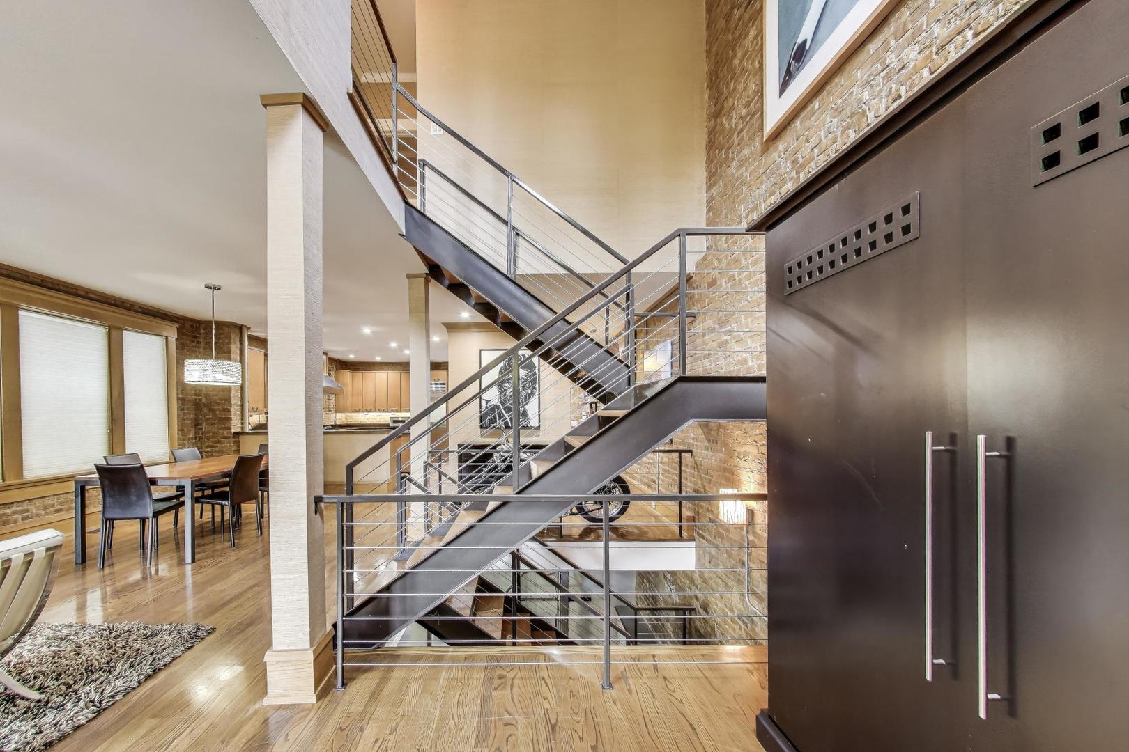 3822 N Claremont Avenue