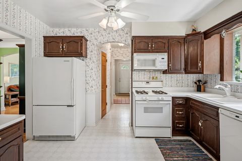 Tiny photo for 204 Parkview Road, Riverside, IL 60546 (MLS # 12628399)
