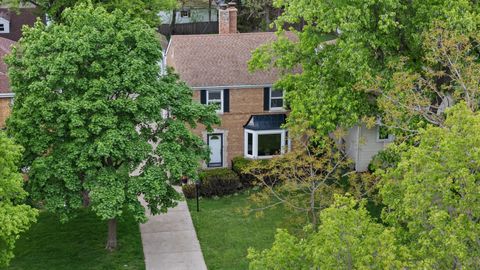 Tiny photo for 204 Parkview Road, Riverside, IL 60546 (MLS # 12628399)