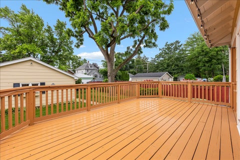 Tiny photo for 1523 Oakwood Avenue, Des Plaines, IL 60016 (MLS # 12671648)