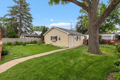 Tiny photo for 1523 Oakwood Avenue, Des Plaines, IL 60016 (MLS # 12671648)