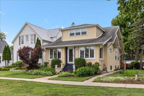 Photo of 1523 Oakwood Avenue, Des Plaines, IL 60016 (MLS # 12671648)