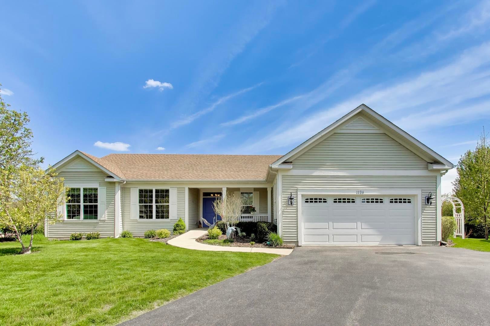 1126 Oak Point Court