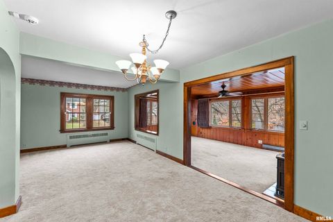 Tiny photo for 2019 11TH Street Place, East Moline, IL 61244 (MLS # QC4269440)