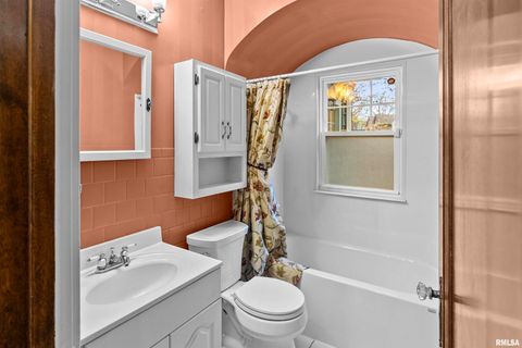 Tiny photo for 2019 11TH Street Place, East Moline, IL 61244 (MLS # QC4269440)