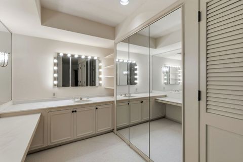 Tiny photo for 901 S Burton Place, Arlington Heights, IL 60005 (MLS # 12567356)