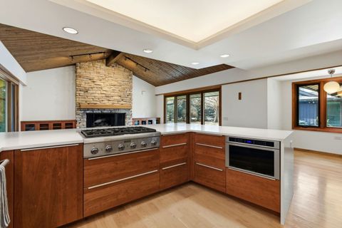 Tiny photo for 901 S Burton Place, Arlington Heights, IL 60005 (MLS # 12567356)