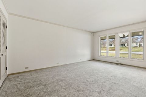 Tiny photo for 901 S Burton Place, Arlington Heights, IL 60005 (MLS # 12567356)