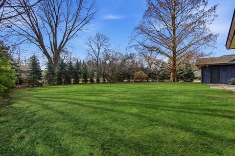 Tiny photo for 901 S Burton Place, Arlington Heights, IL 60005 (MLS # 12567356)