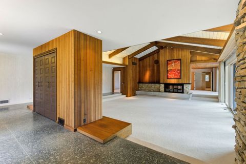 Tiny photo for 901 S Burton Place, Arlington Heights, IL 60005 (MLS # 12567356)