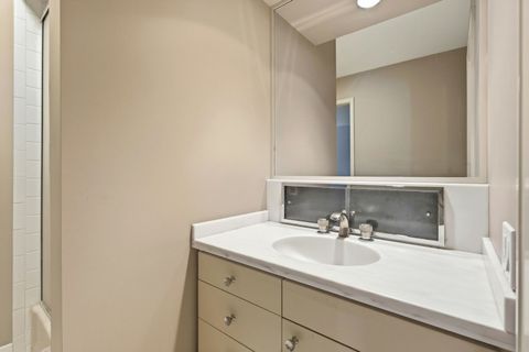 Tiny photo for 901 S Burton Place, Arlington Heights, IL 60005 (MLS # 12567356)