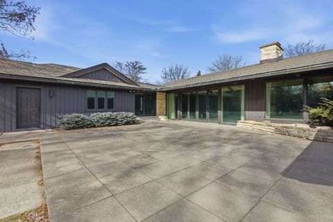 Tiny photo for 901 S Burton Place, Arlington Heights, IL 60005 (MLS # 12567356)