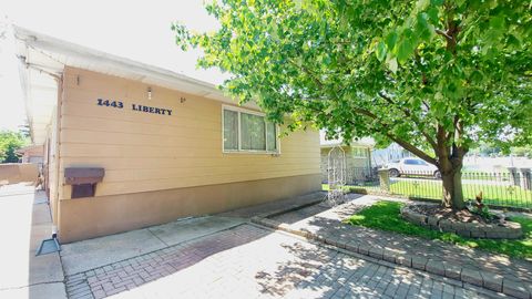 1443 Liberty Street Aurora IL 60505
