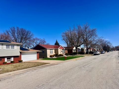 Tiny photo for 754 E 158th Street, South Holland, IL 60473 (MLS # 12590310)