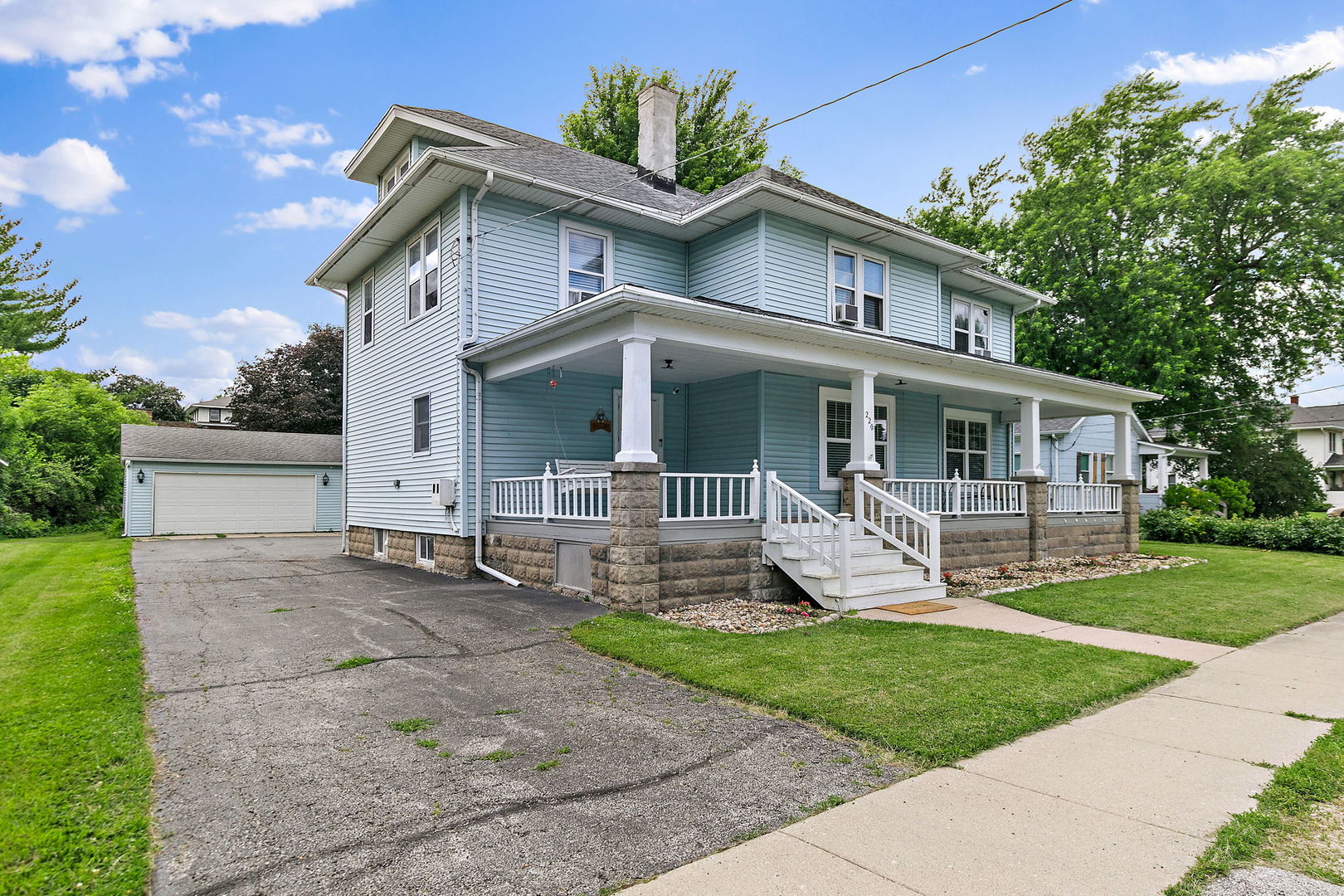 220 N Elm Street