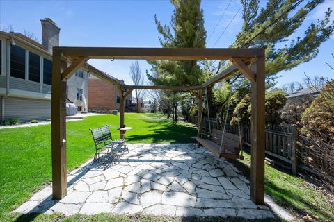 Tiny photo for 1928 N Ridge Avenue, Arlington Heights, IL 60004 (MLS # 12597594)