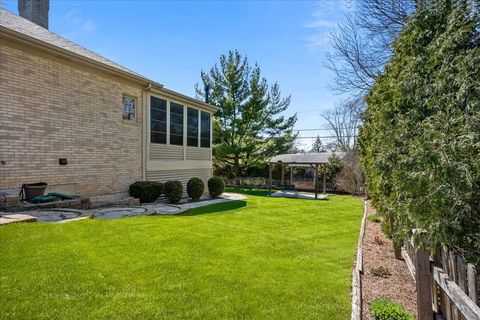 Tiny photo for 1928 N Ridge Avenue, Arlington Heights, IL 60004 (MLS # 12597594)