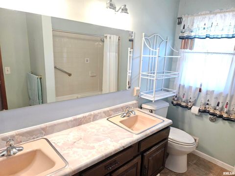 Tiny photo for 2131 W SUNNYBROOK Drive, Quincy, IL 62301 (MLS # QC4268708)