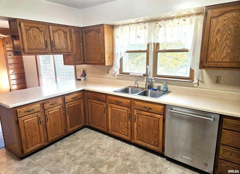 Tiny photo for 2131 W SUNNYBROOK Drive, Quincy, IL 62301 (MLS # QC4268708)