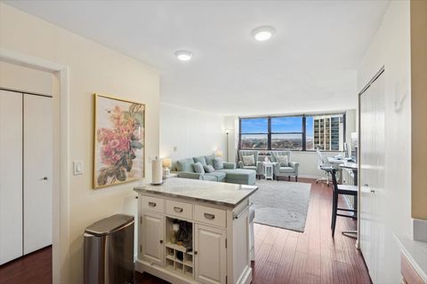 Tiny photo for 2700 N Hampden Court #18E, Chicago, IL 60614 (MLS # 12602118)