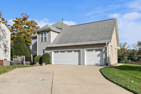 Tiny photo for 494 Rosewood Drive, Carpentersville, IL 60110 (MLS # 12505270)