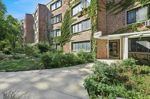 Tiny photo for 1140 W Lunt Avenue #1B, Chicago, IL 60626 (MLS # 12490642)