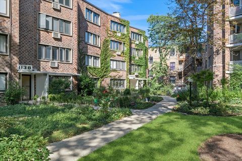 Photo of 1140 W Lunt Avenue #1B, Chicago, IL 60626 (MLS # 12490642)