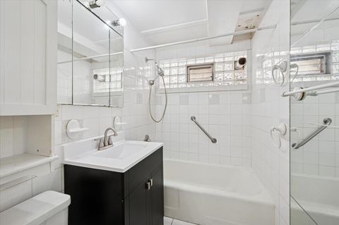 Tiny photo for 1140 W Lunt Avenue #1B, Chicago, IL 60626 (MLS # 12490642)