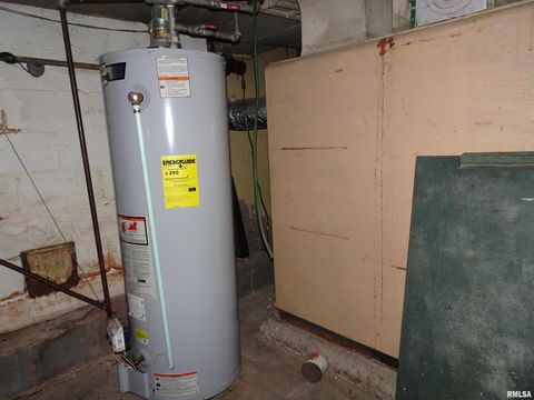 Tiny photo for 1515 Jersey Ridge Road, Davenport, IA 52803 (MLS # QC4269872)