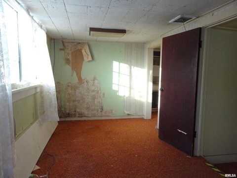 Tiny photo for 1515 Jersey Ridge Road, Davenport, IA 52803 (MLS # QC4269872)