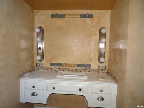 Tiny photo for 1515 Jersey Ridge Road, Davenport, IA 52803 (MLS # QC4269872)