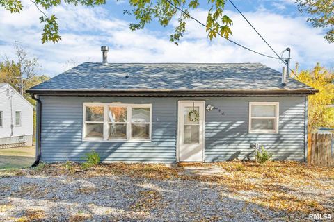 Photo of 906 28 1/2 Street, Bettendorf, IA 52722 (MLS # QC4257679)