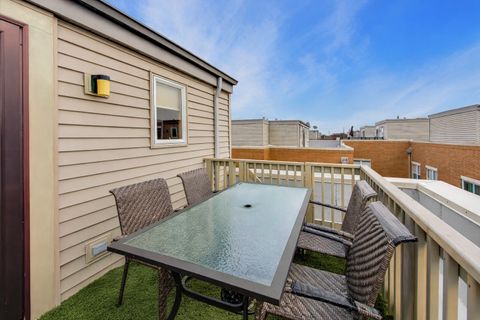 Tiny photo for 523 Chicago Avenue #D, Evanston, IL 60202 (MLS # 12591405)