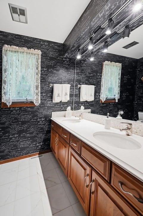 Tiny photo for 1411 W Allison Court, Arlington Heights, IL 60005 (MLS # 12672421)