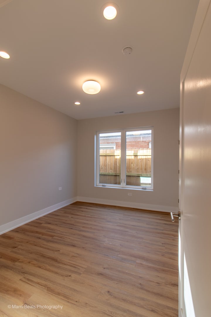6749 S Langley Avenue B - Photo 3