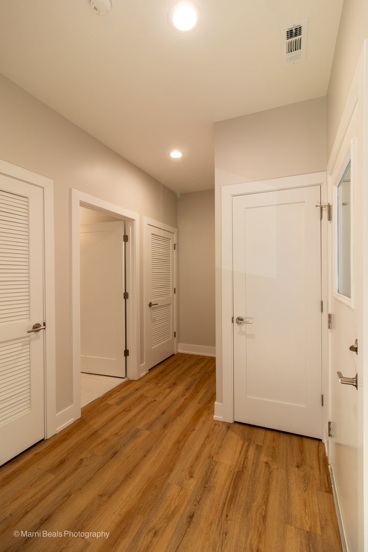 6749 S Langley Avenue B - Photo 2