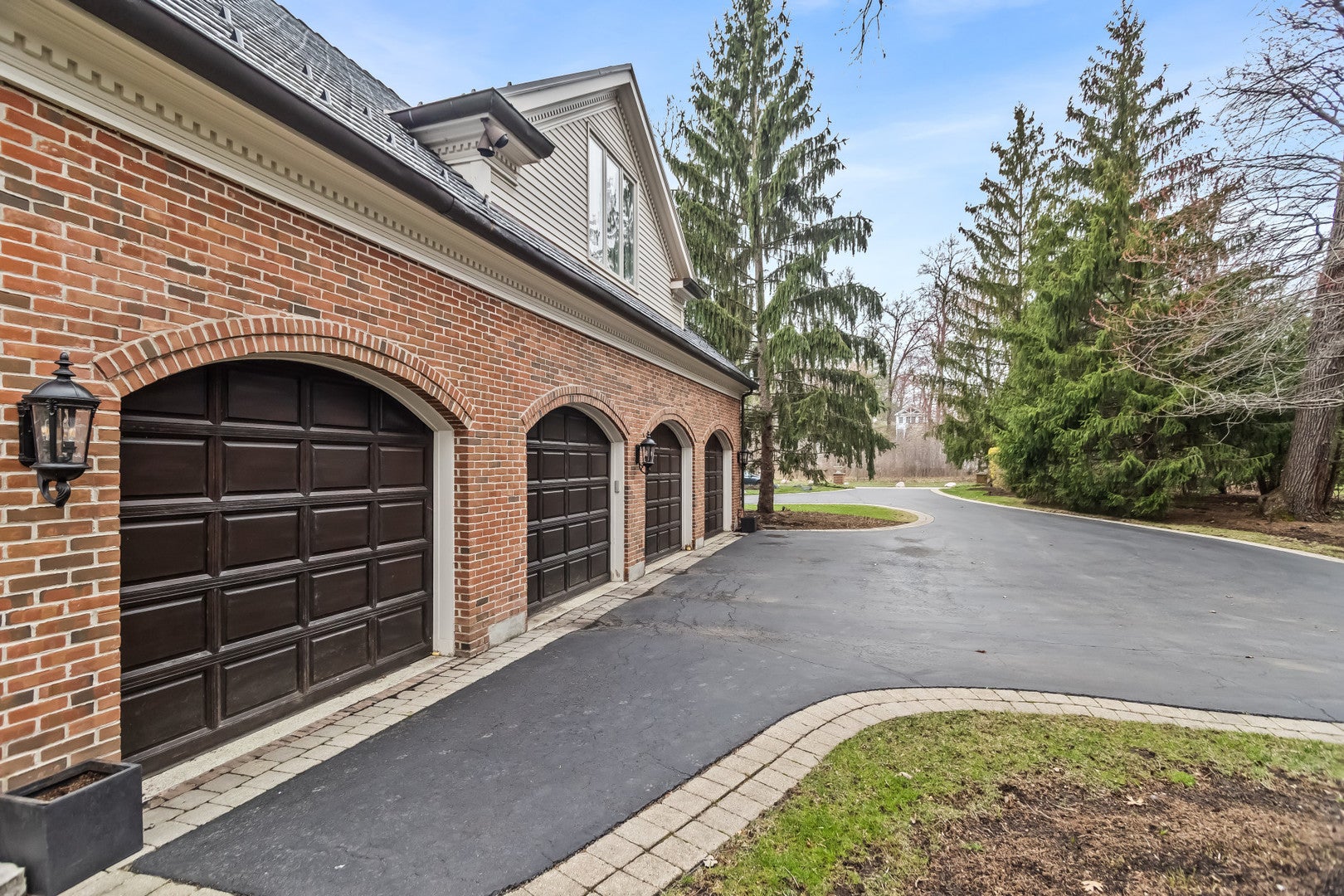 575 Stable Lane