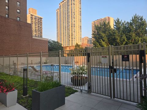 Tiny photo for 555 W Cornelia Avenue #1706, Chicago, IL 60657 (MLS # 12436401)